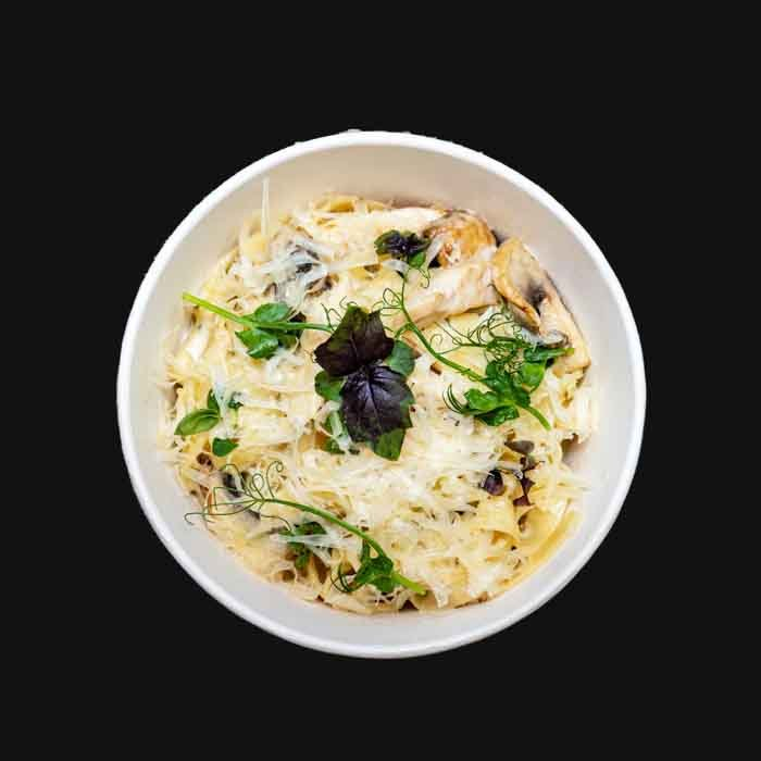 Феттучини с курицей и грибами