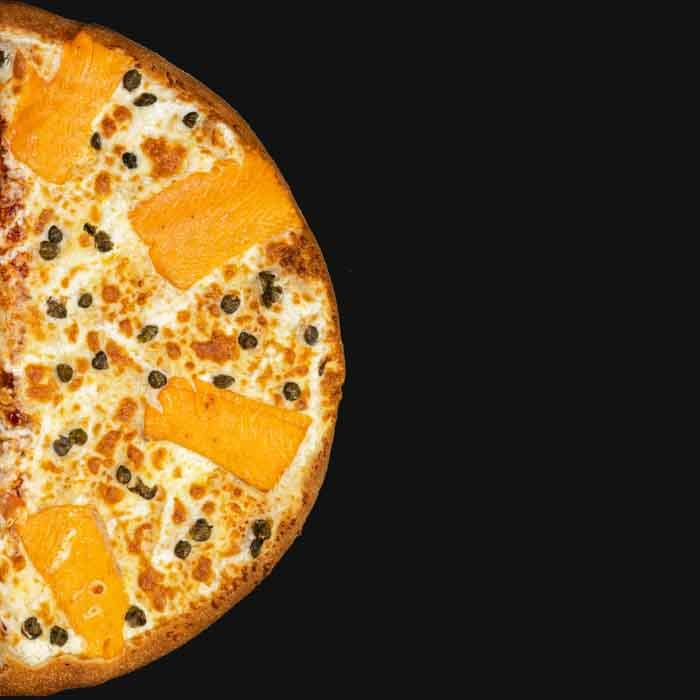 Пицца с лососем