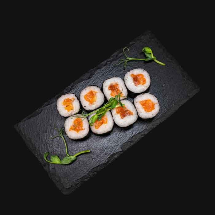 Ролл с лососем